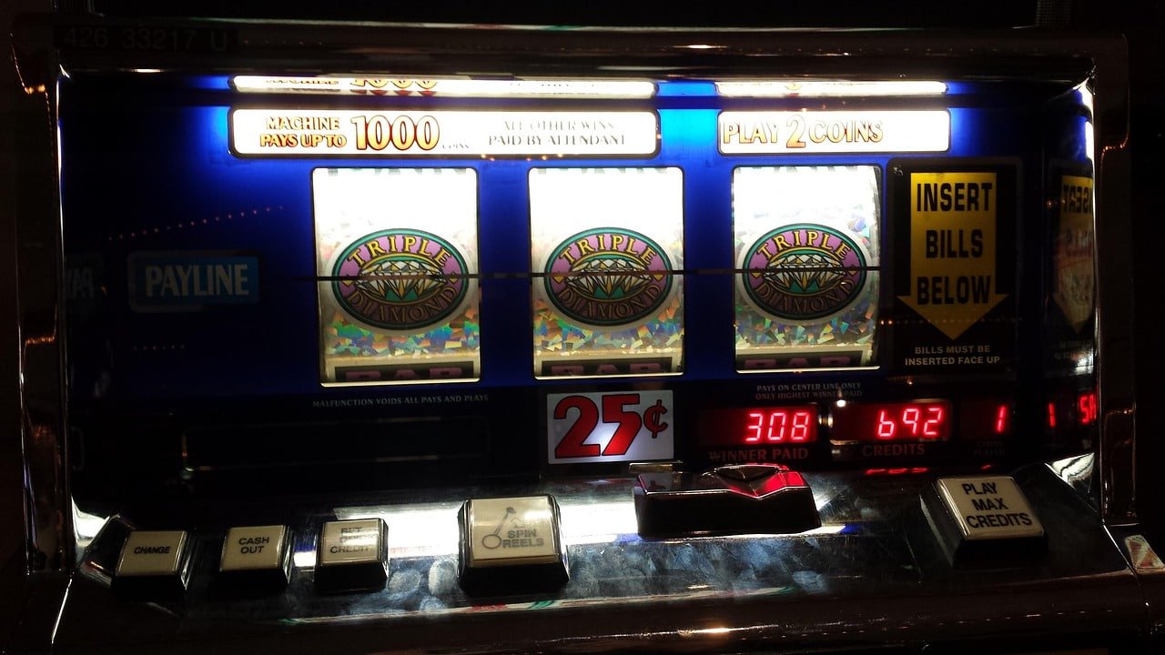 Colorful fish game cannon interface on ji3 with various sea creatures and score display